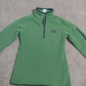 Women green Patagonia sweater